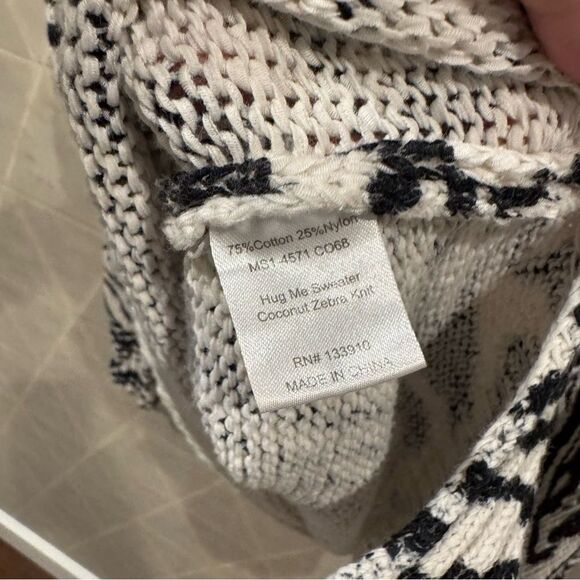Show Me Your MuMu Hug Me Sweater Coconut Zebra Knit Sz XS (OVERSIZED) - Picture 6 of 8